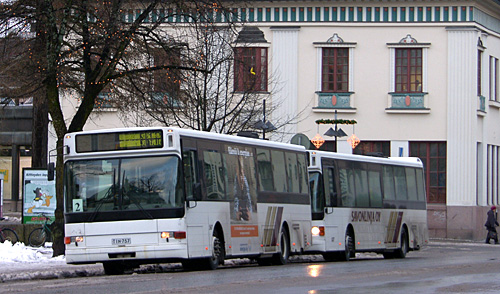 Kuva, joka sisältää kohteen teksti, tie, ulko, bussi
Kuvaus luotu automaattisesti